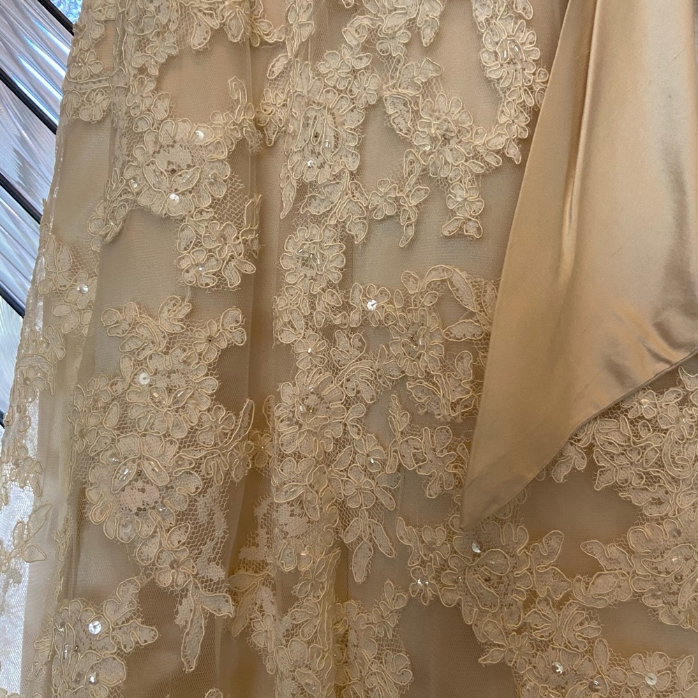 Wedding dress - Picture 9 of 9